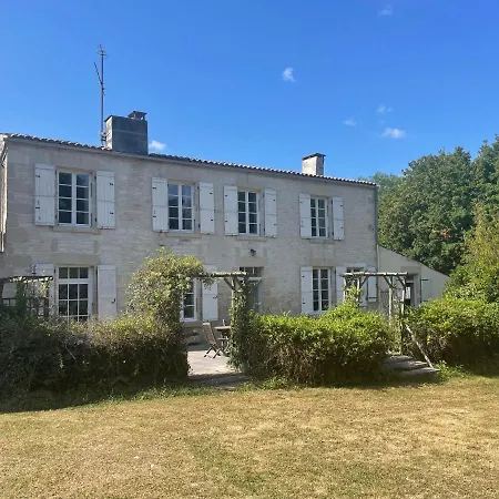 Country 4 Bed House With Private Heated Pool