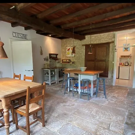 Country 4 Bed House With Private Heated Pool